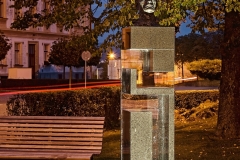 09